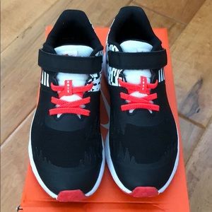Nike Boys Star Runner JDI size 3Y